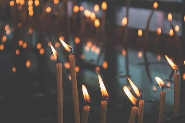 La luz de las velas: Experiencia única y envolvente en conciertos a la luz de las velas